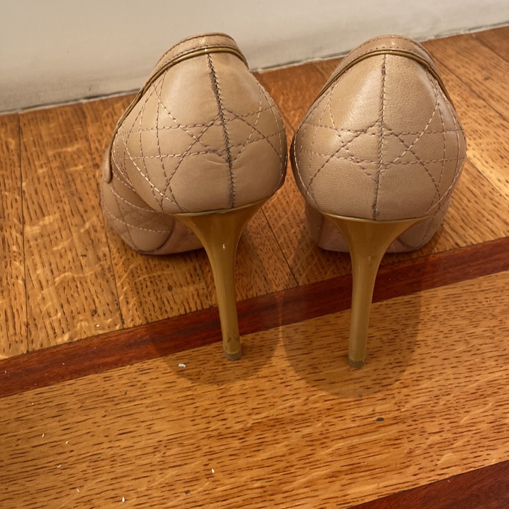 Christian Dior leather cross stitch taupe/tan pumps - Picture 6 of 7